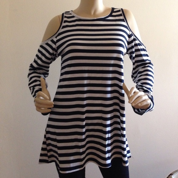 100% Cotton! Unique Open Shoulder Striped top - Picture 4 of 5
